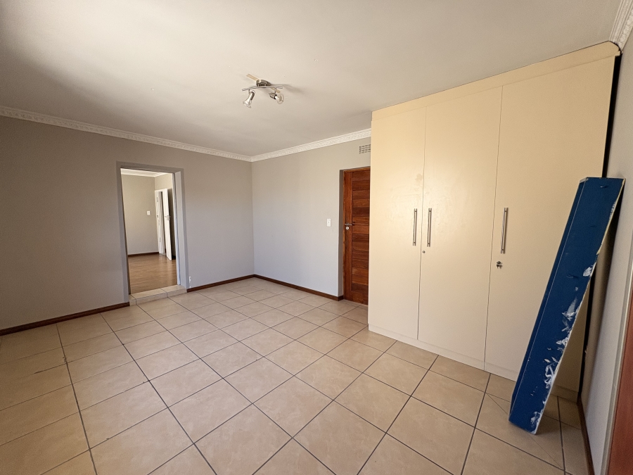 To Let 4 Bedroom Property for Rent in Kirstenhof Western Cape
